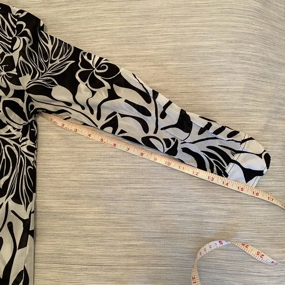 Talbots petite black and white tropical top. - Picture 7 of 8